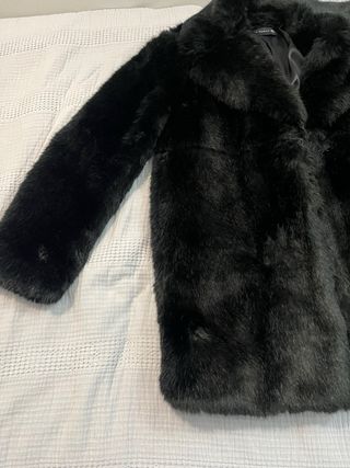 Chaquetón Zara efecto piel negro S