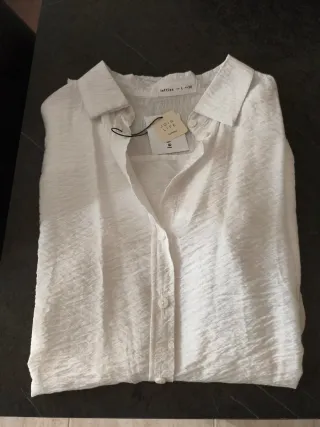 Camisa blanca marca Lefties, totalmente nueva.