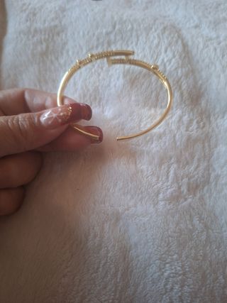 Pulsera ajustable caña clavo dorada acero