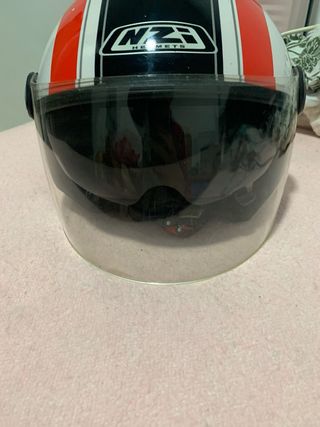 Casco de moto NZI con visera