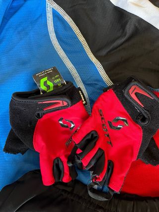 Lote Ciclismo Niño: Maillot, Culotte y Guantes