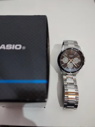 Nuevo Reloj Casio Hombre WR 50M Negro y Plateado