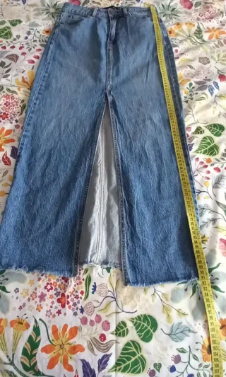 Falda vaquera larga con abertura