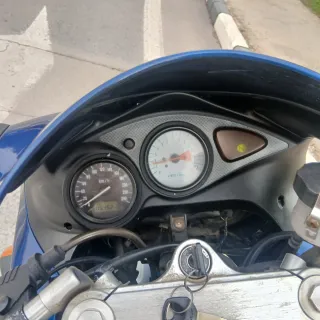 Suzuki SV650 S Azul y Plata
