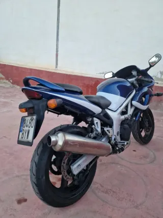 Suzuki SV650 S Azul y Plata