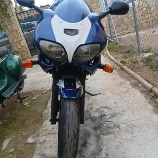 Suzuki SV650 S Azul y Plata