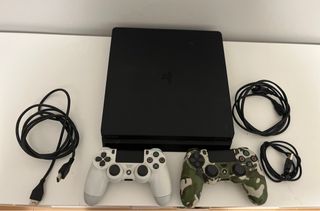 PlayStation 4 Negra + Mandos + cables