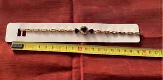 Bracciale dorato con cuore di pietra blu zaffiro