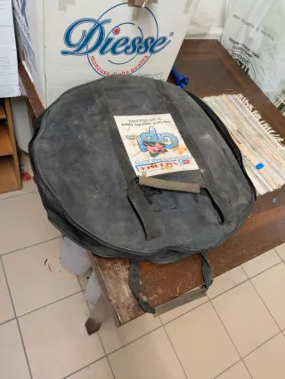 Ruotino di scorta con attrezzi