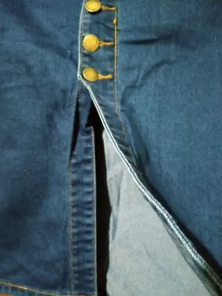 Falda vaquera ajustada botones