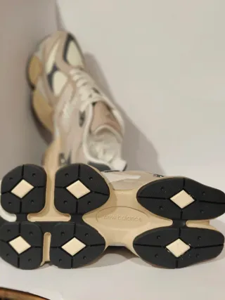 Zapatillas New Balance Beige y Azul