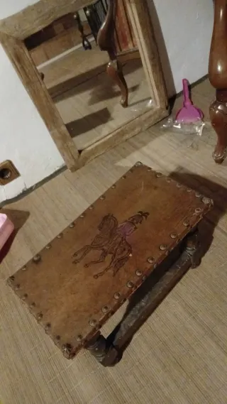 Mesa antigua de coleccionista