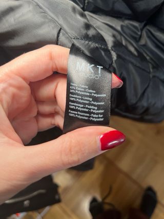 Abrigo MKT Studio Negro con Forro de Pelo