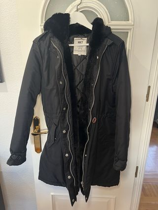 Abrigo MKT Studio Negro con Forro de Pelo