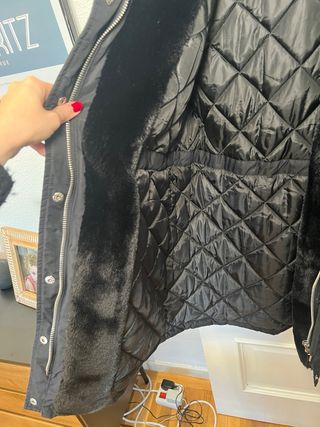 Abrigo MKT Studio Negro con Forro de Pelo