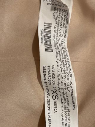 Abrigo beige con capucha y pelo