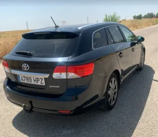 Toyota Avensis familiar 2013