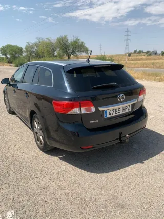 Toyota Avensis familiar 2013