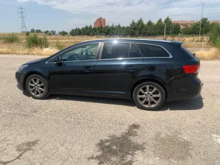 Toyota Avensis familiar 2013