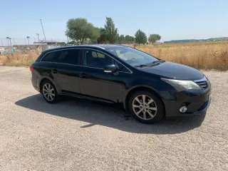 Toyota Avensis familiar 2013