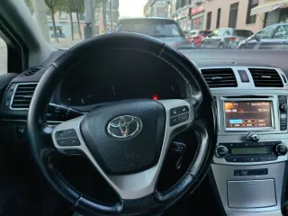 Toyota Avensis familiar 2013
