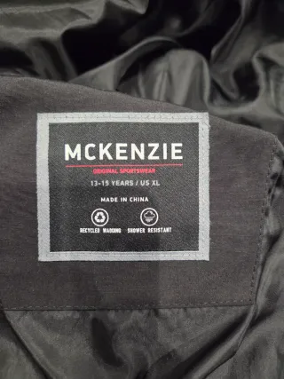 Chaqueta McKenzie Negra con Capucha
