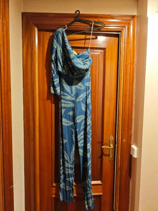 Lady Pipa Mono largo asimétrico con drapeado parte