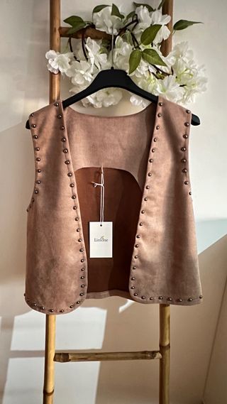 Conjunto saia e colete com tachas Nov- chegada