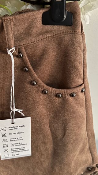 Conjunto saia e colete com tachas Nov- chegada