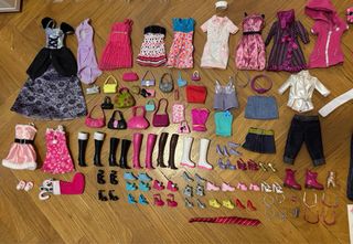 Lote de 6 Barbies y accesorios