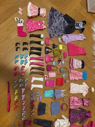 Lote de 6 Barbies y accesorios