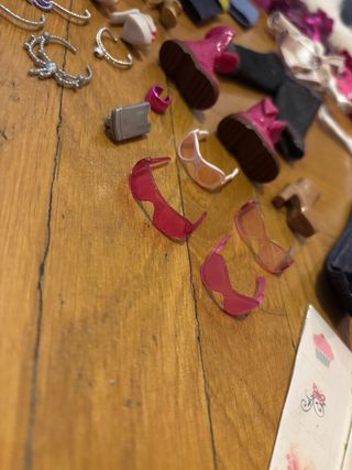 Lote de 6 Barbies y accesorios