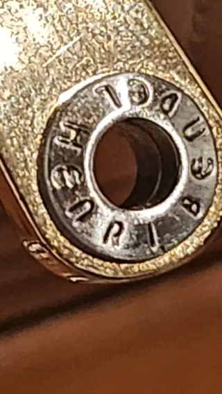 Cartera Henri Bendel Beige con Tachuelas Doradas