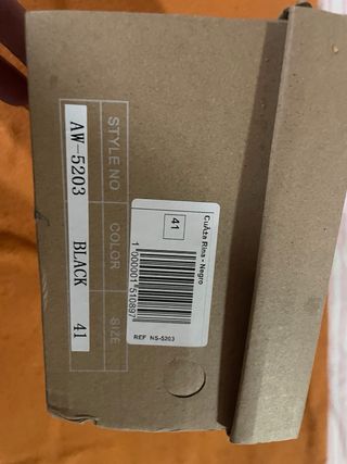 Sandalias cuña negras con detalle dorado T41