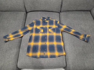 Camisa a cuadros azul y amarilla