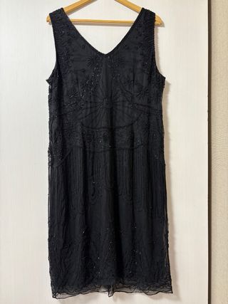 Vestido de fiesta negro con pedrería