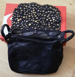 Borsa Campomaggi Nero con Borchie