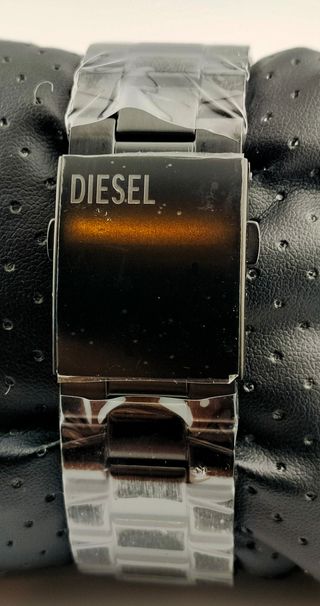 Reloj Diesel Spiked nuevo, negro y dorado