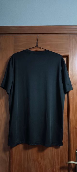 Camiseta negra Spider diseño plateado