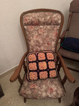 Mecedora de tela y madera