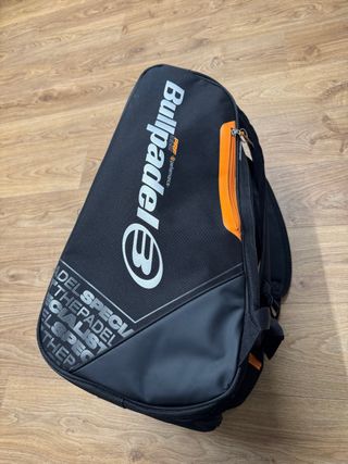 Paletero Bullpadel Negro y Naranja