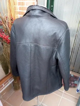 Chaquetón de piel negro