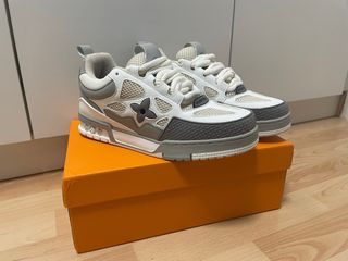 Zapatillas Louis Vuitton grises y blancas