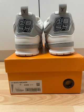 Zapatillas Louis Vuitton grises y blancas