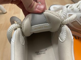 Zapatillas Louis Vuitton grises y blancas