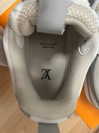 Zapatillas Louis Vuitton grises y blancas