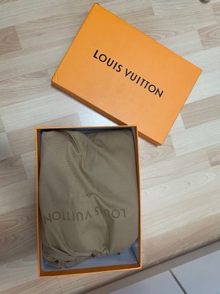 Zapatillas Louis Vuitton grises y blancas