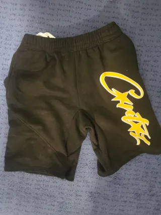 Pantalón corto negro con logo