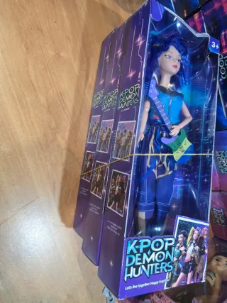 Bonecas K-Pop Demon Hunters com Guitarra