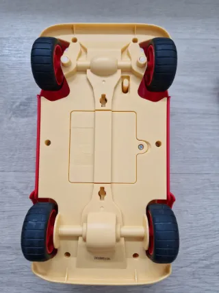 Coche Monchichi teledirigido con figuras